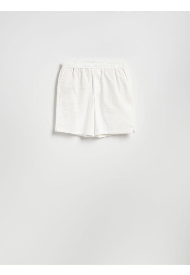 Reserved - Lniane szorty jogger - biały. Kolor: biały. Materiał: len