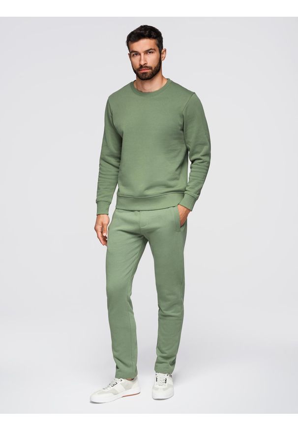 Ombre Clothing - Komplet dresowy męski set bluza z okrągłym dekoltem + spodnie regular fit - jasnozielony V3 - Rozmiar: XXL. Okazja: na co dzień, na spacer. Typ kołnierza: polo. Kolor: zielony. Materiał: dresówka. Wzór: aplikacja. Styl: casual, klasyczny, sportowy