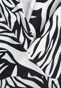 Renee - Czarno-Biały Kopertowy Kombinezon Taliowany z Szerokimi Nogawkami Talamla. Okazja: na co dzień. Kolor: czarny. Styl: elegancki, casual #5