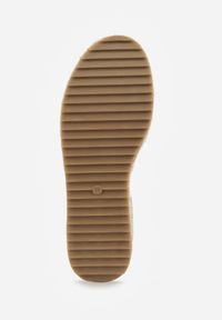 Renee - Ciemnobeżowe Sandały VICES na Koturnie z Plecionką w Stylu Boho Petrallea. Okazja: na co dzień. Zapięcie: sprzączka. Kolor: beżowy. Sezon: lato. Obcas: na koturnie. Styl: boho #5