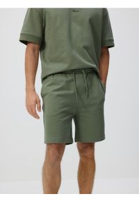 Reserved - Bawełniane szorty comfort - jasnozielony. Kolor: zielony. Materiał: bawełna #1