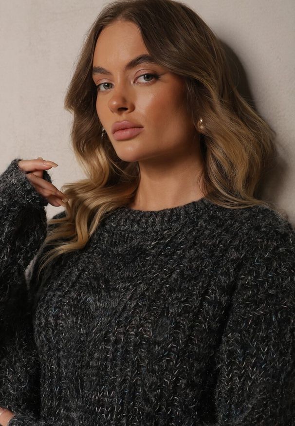 Renee - Czarny Sweter z Wełną Ozdobiony Tłoczeniem Ecrisevia. Okazja: na co dzień. Kolor: czarny. Materiał: wełna. Wzór: aplikacja. Styl: elegancki, casual