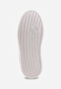 Born2be - Białe Sneakersy VICES na Grubej Podeszwie z Tłoczonym Napisem i Perforacją Cezite. Okazja: na co dzień. Kolor: biały. Materiał: jeans. Wzór: napisy #5