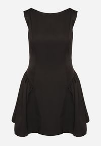 Born2be - Czarna Taliowana Sukienka z Odkrytymi Plecami Florreti. Typ kołnierza: dekolt na plecach. Kolor: czarny. Typ sukienki: dopasowane #4