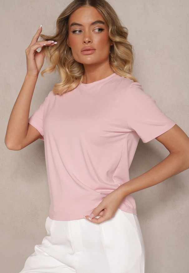 Renee - Różowy Casualowy T-shirt z Wiskozy Arisanda. Okazja: na co dzień. Kolor: różowy. Materiał: wiskoza. Styl: casual