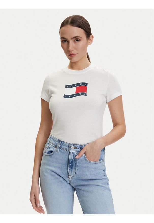 Tommy Jeans T-Shirt DW0DW22781 Écru Regular Fit. Kolor: kremowy. Materiał: bawełna