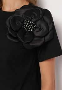 Born2be - Czarny Bawełniany T-shirt z Krótkim Rękawem i Aplikacją w Kształcie Kwiatu z Cyrkoniami Dimantee. Okazja: na co dzień. Kolor: czarny. Materiał: bawełna. Długość rękawa: krótki rękaw. Długość: krótkie. Wzór: aplikacja, kwiaty. Styl: casual, klasyczny #4