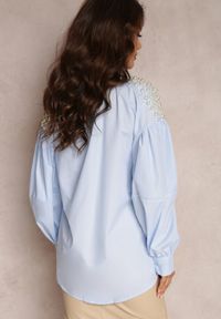 Renee - Jasnoniebieska Koszula Teepey. Typ kołnierza: kołnierzyk stójkowy. Kolor: niebieski. Styl: elegancki #3