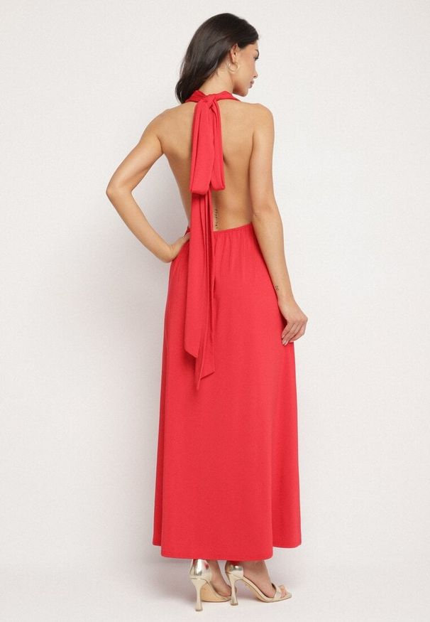 Born2be - Czerwona Koktajlowa Sukienka Multiway z Wiskozą i Wiązaniem na Szyi Lilazza. Okazja: na imprezę. Typ kołnierza: dekolt w kształcie V. Kolor: czerwony. Materiał: wiskoza. Typ sukienki: rozkloszowane. Styl: wizytowy