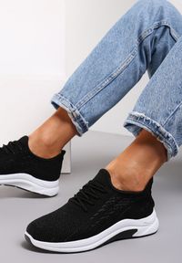 Renee - Czarne Buty Sportowe Linidas. Nosek buta: okrągły. Zapięcie: bez zapięcia. Kolor: czarny. Materiał: materiał. Szerokość cholewki: normalna #1