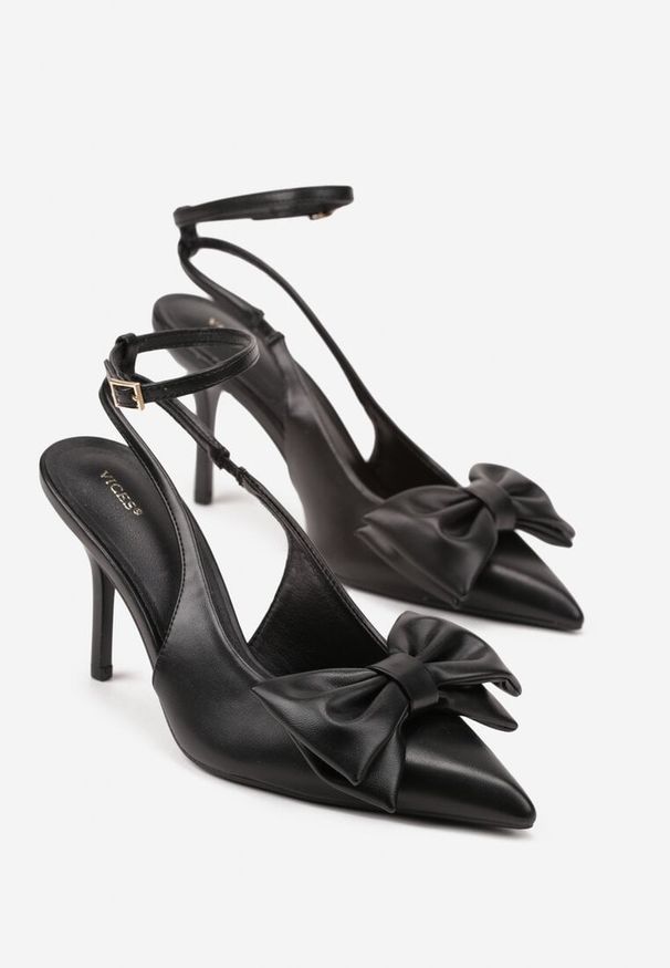 Renee - Czarne Sandały Vices na Szpilce Slingback Ozdobione Kokardą Tilvanea. Okazja: na wesele, na co dzień, na ślub cywilny. Zapięcie: sprzączka. Kolor: czarny. Wzór: aplikacja. Obcas: na szpilce. Styl: casual, elegancki