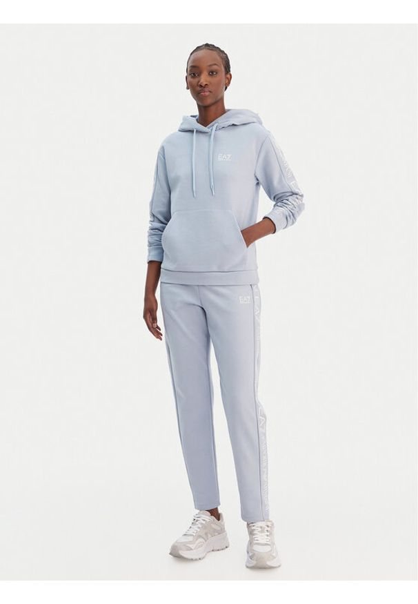 EA7 Emporio Armani Dres 7W000116 AF10443 U9309 Błękitny Regular Fit. Kolor: niebieski. Materiał: syntetyk