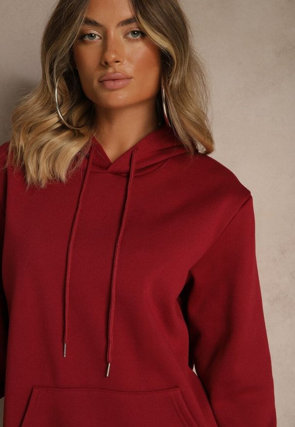 Renee - Bordowa Bluza z Kapturem Ozdobiona Ściągaczami Invila. Okazja: na co dzień. Typ kołnierza: kaptur. Kolor: czerwony. Wzór: aplikacja. Styl: casual, elegancki