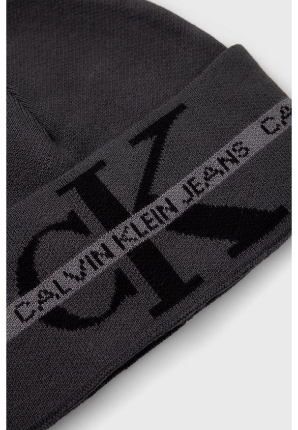 Calvin Klein Jeans - Czapka. Kolor: czarny. Materiał: bawełna, dzianina, materiał