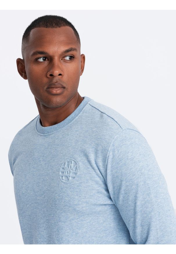 Ombre Clothing - Melanżowa męska dresowa bluza z wyszywanym logotypem – błękitna V3 - Rozmiar: S. Okazja: na co dzień. Kolor: niebieski. Materiał: dresówka. Wzór: melanż. Styl: elegancki, casual
