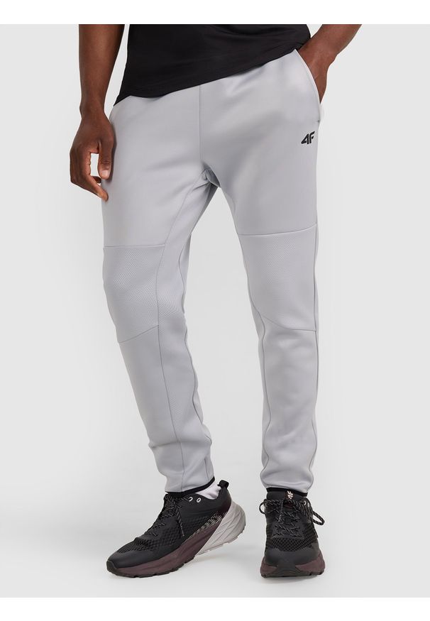 4f - 4F Spodnie treningowe szybkoschnące męskie - szare S. Kolor: szary. Materiał: elastan, materiał, włókno, dzianina, syntetyk. Wzór: ze splotem. Sport: fitness