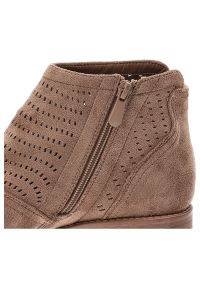 Beżowe Botki S.Barski Stylowe Obuwie Damskie. Okazja: na co dzień. Zapięcie: zamek. Kolor: beżowy. Materiał: materiał. Obcas: na obcasie. Styl: elegancki. Wysokość obcasa: średni