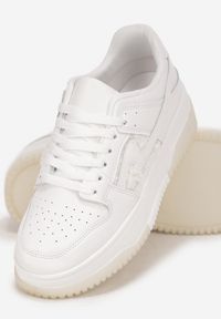 Born2be - Białe Sneakersy Ozdobione Futerkiem Verinne. Nosek buta: okrągły. Zapięcie: sznurówki. Kolor: biały. Materiał: futro. Wzór: aplikacja. Obcas: na obcasie. Wysokość obcasa: niski #3