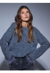 Reserved - Sweter z ozdobnym detalem - szary. Kolor: szary. Materiał: dzianina, wełna