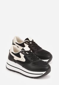 Renee - Czarne Sneakersy na Platformie z Tweedowym Zdobieniem i Perforacją Dioseleia. Okazja: na co dzień. Kolor: czarny. Materiał: jeans. Wzór: aplikacja. Obcas: na platformie #8
