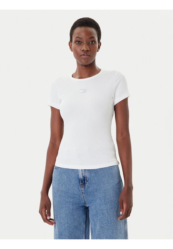 Tommy Jeans T-Shirt Badge DW0DW17881 Biały Slim Fit. Kolor: biały. Materiał: bawełna