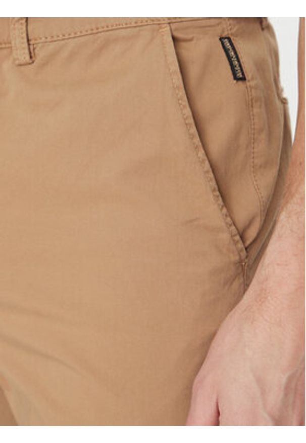 Napapijri Chinosy M-Puyo NP0A4H98 Brązowy Slim Fit. Kolor: brązowy. Materiał: bawełna