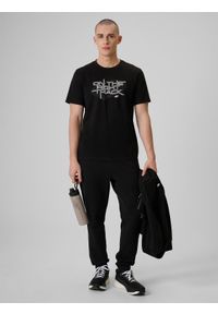 4f - 4F Spodnie dresowe joggery męskie - czarne S. Kolor: czarny. Materiał: dresówka #1