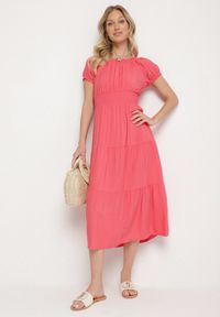 Born2be - Różowa Sukienka o Rozkloszowanym Kroju z Dekoltem Typu Łódka Miranea. Okazja: na co dzień. Kolor: różowy. Materiał: jeans. Typ sukienki: rozkloszowane, proste. Styl: casual, klasyczny #5