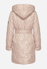 Born2be - Złoto-Różowa Kurtka z Pikowanymi Przeszyciami Kapturem i Wiązanym Paskiem Erlexie. Okazja: do pracy, na spacer, na co dzień, na spotkanie biznesowe. Kolor: złoty. Materiał: dzianina, jeans. Styl: casual, klasyczny, biznesowy #4