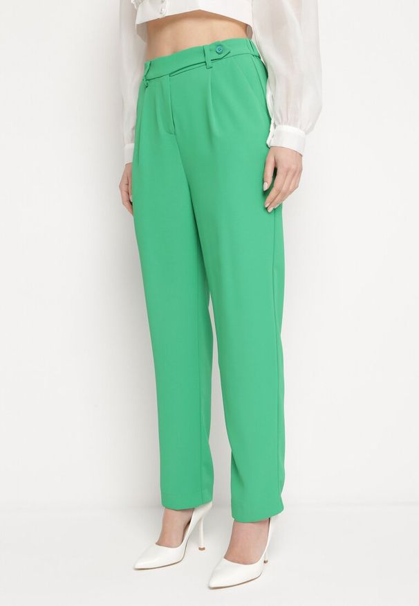 Born2be - Zielone Eleganckie Spodnie z Wysokim Stanem z Prostymi Nogawkami i Gumką w Pasie Althema. Okazja: na co dzień. Stan: podwyższony. Kolor: zielony. Materiał: materiał. Styl: elegancki