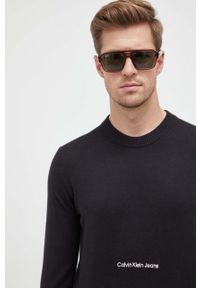 Calvin Klein Jeans sweter bawełniany kolor czarny lekki. Kolor: czarny. Materiał: bawełna. Wzór: aplikacja. Styl: klasyczny #4