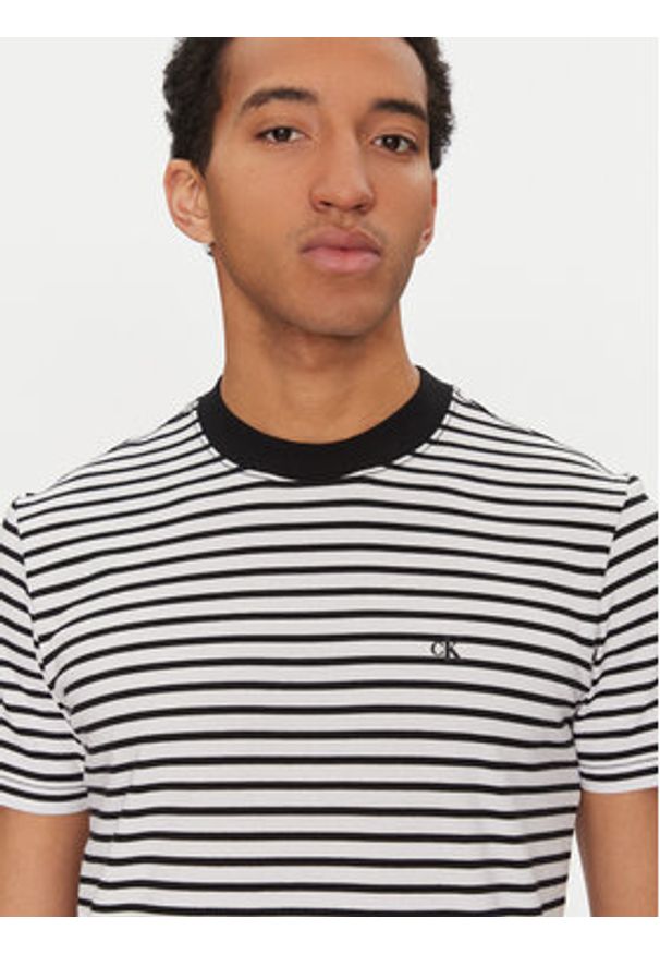 Calvin Klein Jeans T-Shirt J30J326683 Czarny Regular Fit. Kolor: czarny. Materiał: bawełna