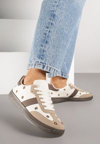Renee - Beżowe Sneakersy Tenisówki Ozdobione Kwiatkami Zummine. Okazja: na co dzień, na spacer. Kolor: beżowy. Wzór: aplikacja, kwiaty. Sport: turystyka piesza