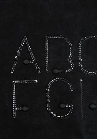 Renee - Czarny Bawełniany T-shirt Oversize z Haftowanym Napisem z Cekinami Talomora. Okazja: na imprezę, na co dzień. Kolor: czarny. Materiał: bawełna. Wzór: haft, napisy. Styl: rockowy, casual #4