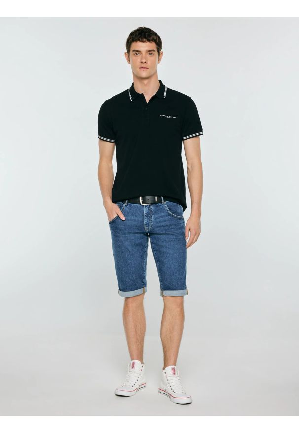 Big-Star - Koszulka męska polo czarna Wladym 906. Typ kołnierza: polo. Kolor: czarny. Materiał: dzianina. Wzór: nadruk. Styl: klasyczny