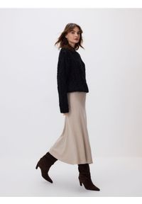 Reserved - Sweter ze stójką - czarny. Typ kołnierza: kołnierzyk stójkowy. Kolor: czarny. Materiał: dzianina, wełna