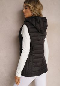 Renee - Czarna Kamizelka Pikowana z Kapturem Olava. Okazja: na co dzień, na uczelnię, do pracy. Typ kołnierza: kaptur. Kolekcja: plus size. Kolor: czarny. Materiał: materiał. Wzór: gładki. Styl: casual