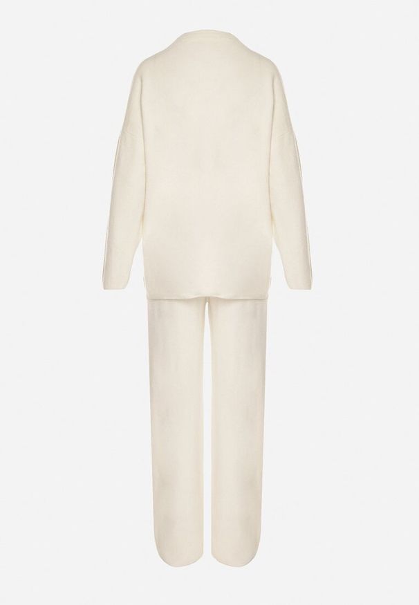 Born2be - Biały Dzianinowy Komplet z Wełną Spodnie i Sweter Tesira. Kolor: biały. Materiał: wełna, dzianina. Sport: turystyka piesza