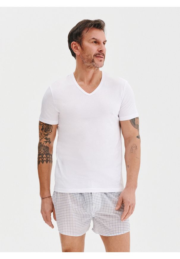 Pako Lorente - PAKO LORENTE – T-shirt v-neck w białym kolorze, dwupak. Kolor: czarny, biały. Materiał: bawełna, elastan. Długość rękawa: krótki rękaw. Długość: krótkie