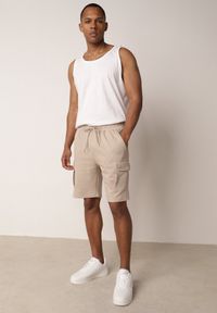 Born2be - Beżowe Szorty z Bawełną w Stylu Safari z Kieszeniami Cargo Sabririla. Okazja: na co dzień. Kolor: beżowy. Materiał: bawełna. Długość: długie. Sezon: lato. Styl: casual #1