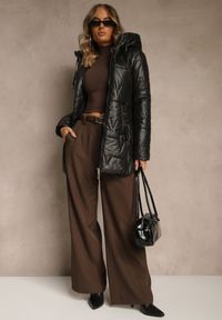 Renee - Czarna Przejściowa Kurtka z Pikowanymi Przeszyciami Kapturem i Suwakami Taranessa. Okazja: na imprezę, na co dzień. Kolor: czarny. Materiał: dzianina, jeans. Styl: klasyczny, casual, elegancki #4