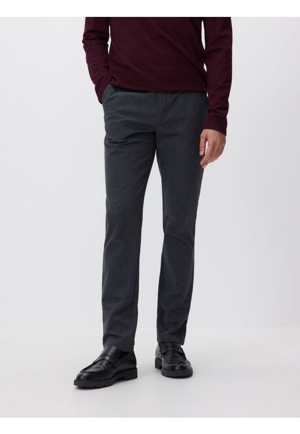 Reserved - Spodnie chino slim fit - ciemnoszary. Kolor: szary. Materiał: tkanina, bawełna
