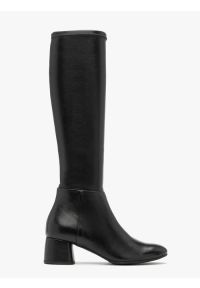 Ryłko - Czarne kozaki z elastyczną wąską cholewką na niskim obcasie. Nosek buta: okrągły. Zapięcie: zamek. Kolor: czarny. Materiał: skóra. Szerokość cholewki: wąska. Obcas: na obcasie. Styl: street. Wysokość obcasa: niski #1