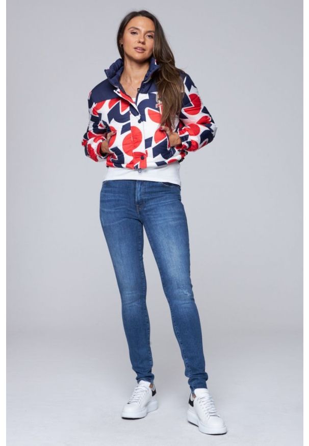 Invicta - INVICTA Krótka kurtka puchowa damska w logo, Rozmiar S. Kolor: wielokolorowy. Materiał: puch. Długość: krótkie