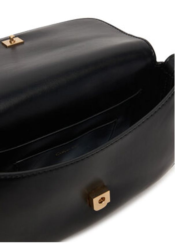 Calvin Klein Torebka Ck Flap Camera Bag LV04F3421G Czarny. Kolor: czarny. Materiał: skórzane