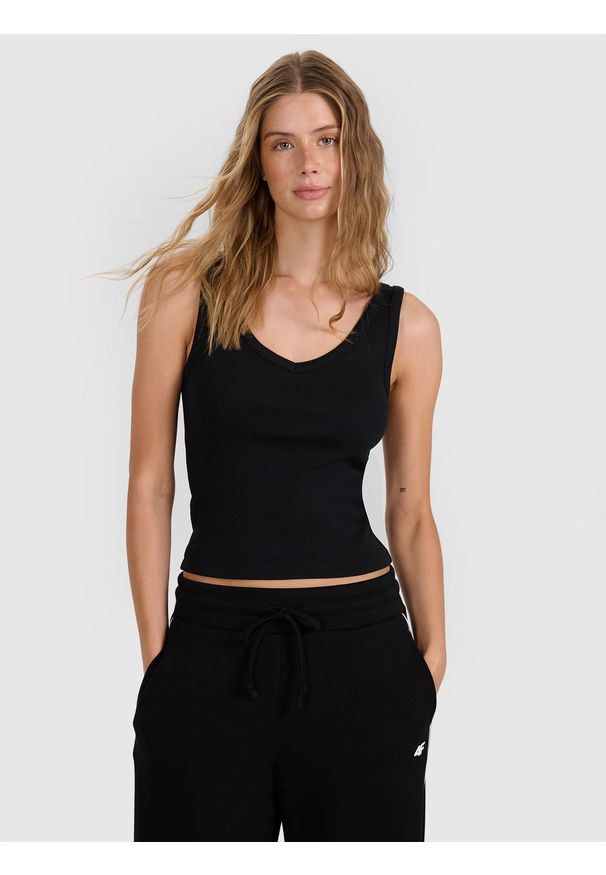 4f - 4F Top slim z prążkowanej dzianiny damski - czarny S. Typ kołnierza: dekolt w serek. Kolor: czarny. Materiał: prążkowany, dzianina. Długość rękawa: na ramiączkach. Wzór: prążki