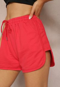 Renee - Czerwone Szorty Dresowe z Dodatkiem Bawełny High Waist Florazen. Okazja: na co dzień. Stan: podwyższony. Kolor: czerwony. Materiał: bawełna, dresówka. Długość: krótkie. Styl: sportowy, casual, elegancki #3