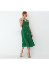 Mohito - Zielona sukienka midi z paskiem - Zielony. Kolor: zielony. Długość: midi #1