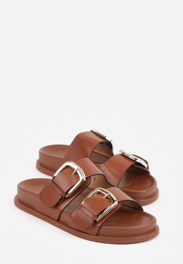 Born2be - Brązowe Klapki Ozdobione Dwoma Paskami i Klamrami Jilryna. Okazja: na co dzień, na spacer. Kolor: brązowy. Materiał: jeans. Wzór: aplikacja. Sezon: lato. Styl: casual, klasyczny