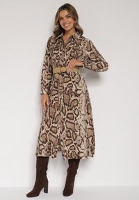 Born2be - Brązowa Sukienka Koszulowa z Wiskozą Zdobiona Paskiem i Wzorem w Węża Delane. Okazja: na co dzień. Kolor: brązowy. Materiał: wiskoza. Wzór: aplikacja. Typ sukienki: koszulowe. Styl: casual, elegancki #1